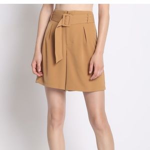 High waist belted shorts